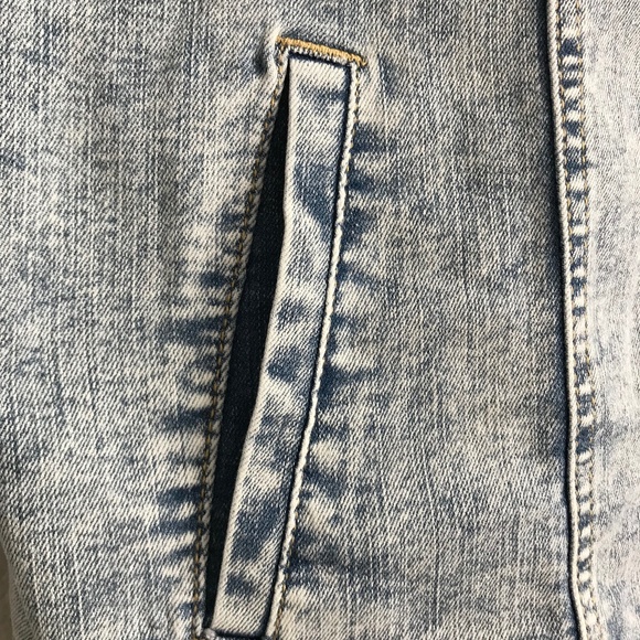 LOGO By Lori Goldstein Extended Shoulder Denim Jacket - Light (sz) a505936 - Picture 2 of 4